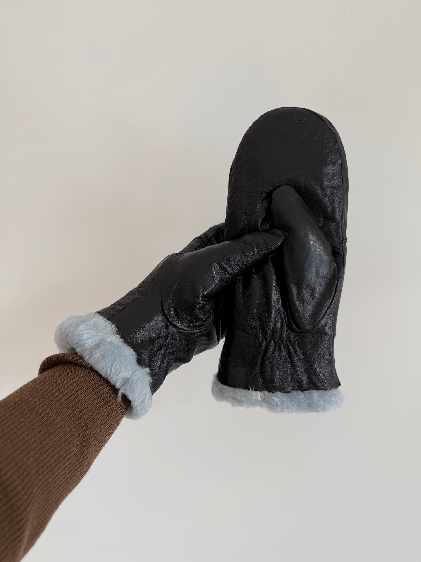 LEATHER SHEARLING MITTENS