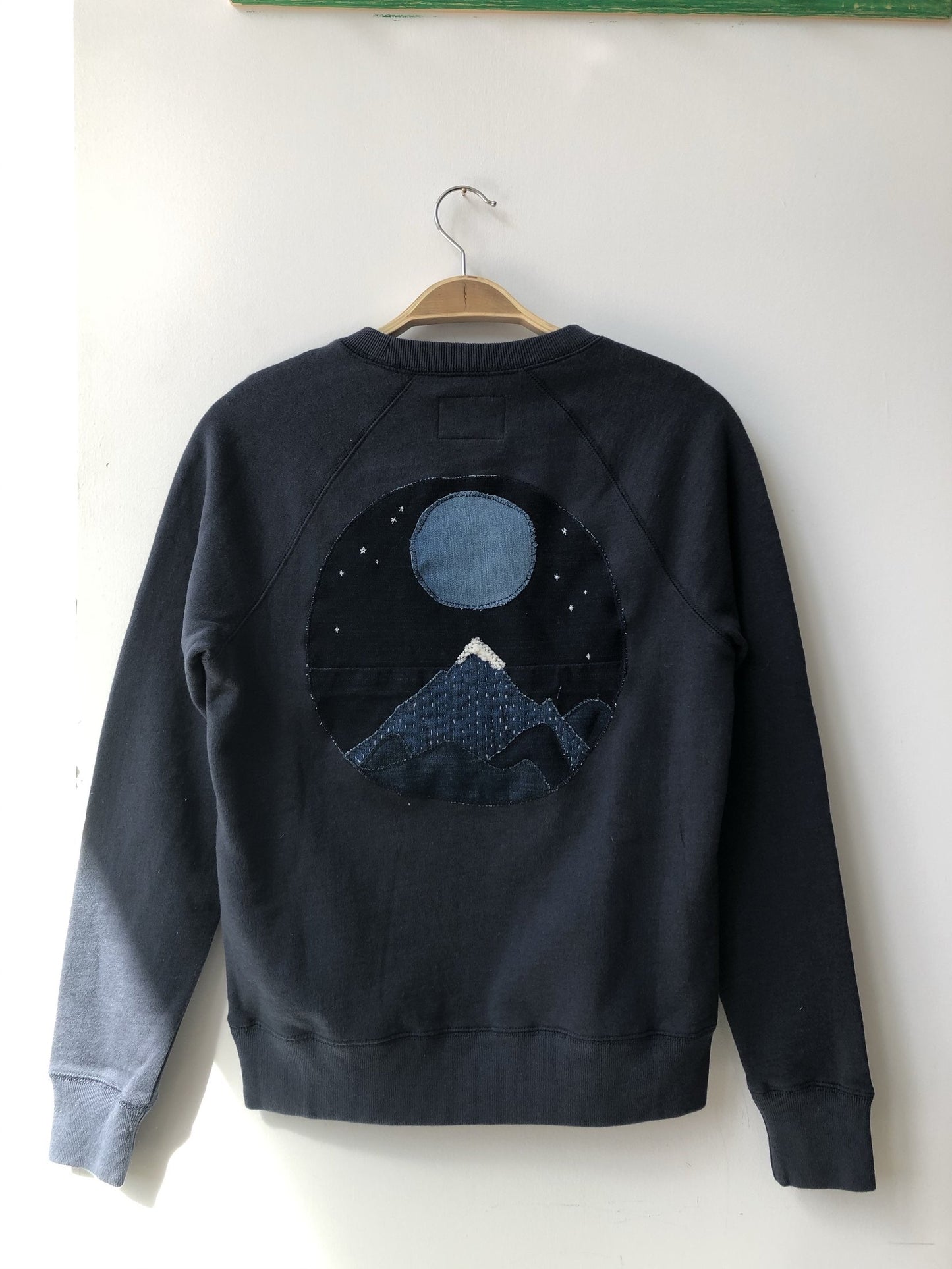 MOUNTAINS EMBELLISHMENT