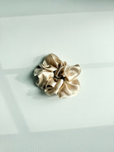 Load image into Gallery viewer, PURE SILK SCRUNCHIES