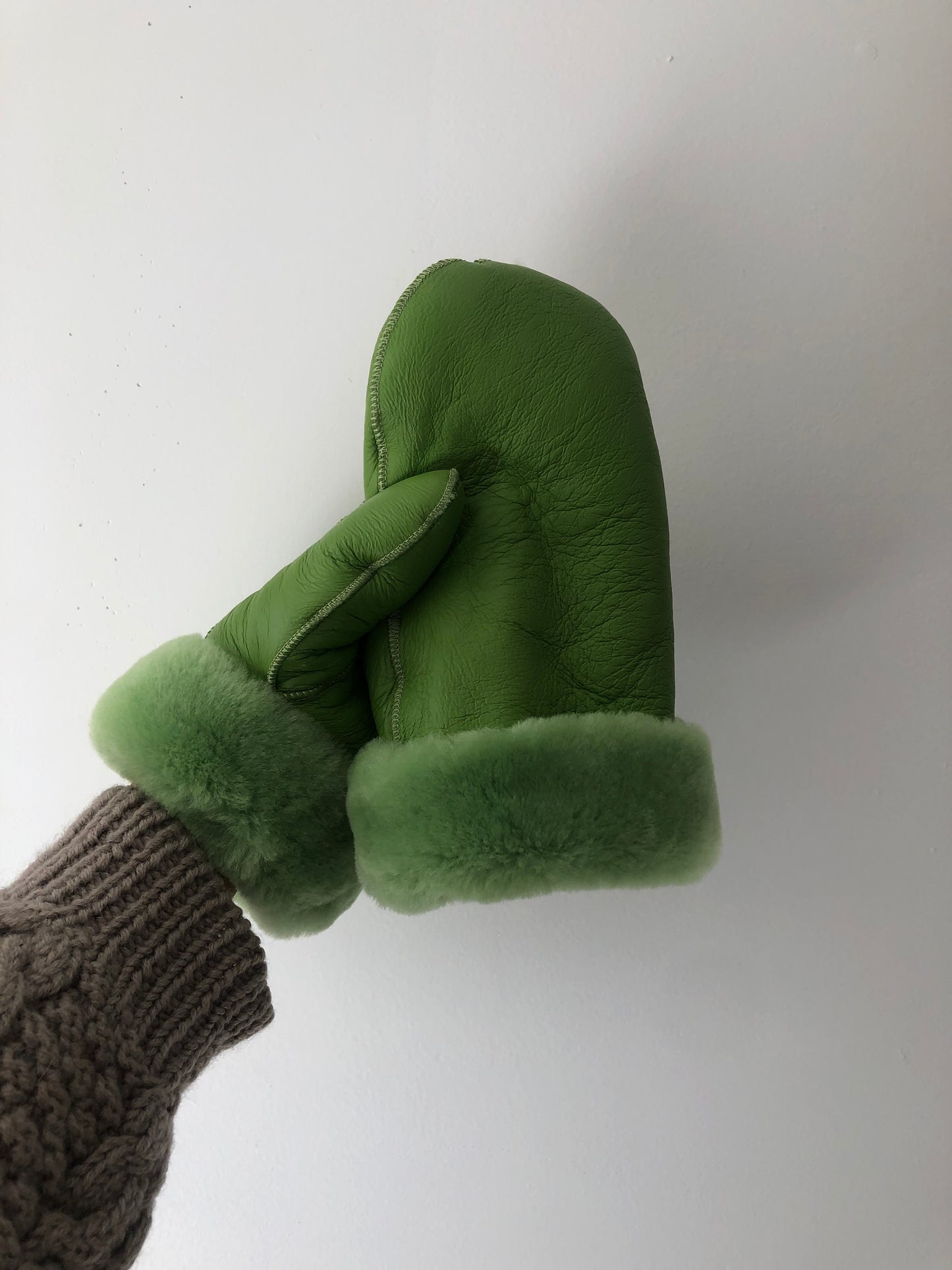 PUFFY SHEARLING MITTENS