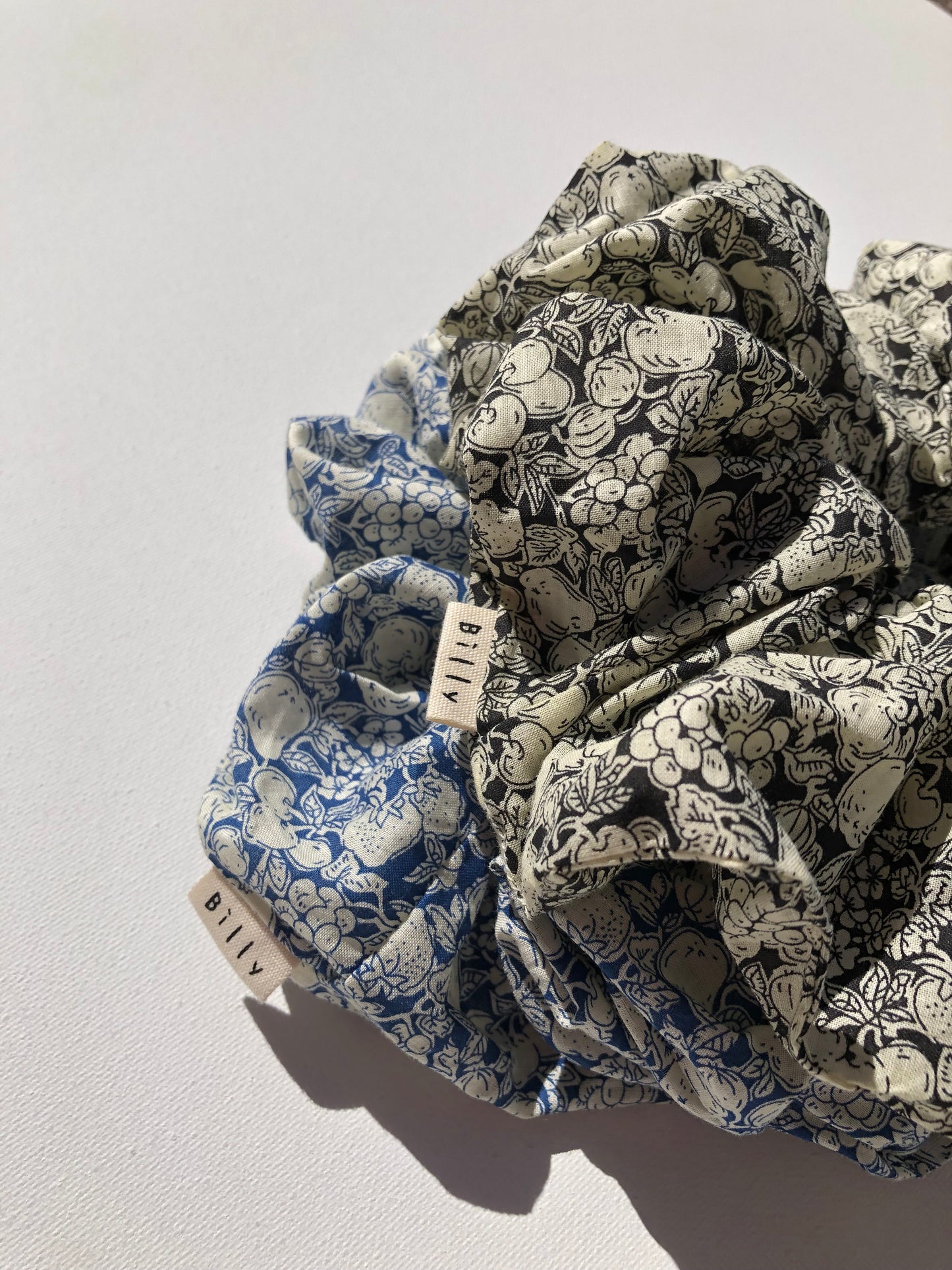 VICTORIA FLORAL SCRUNCHIE