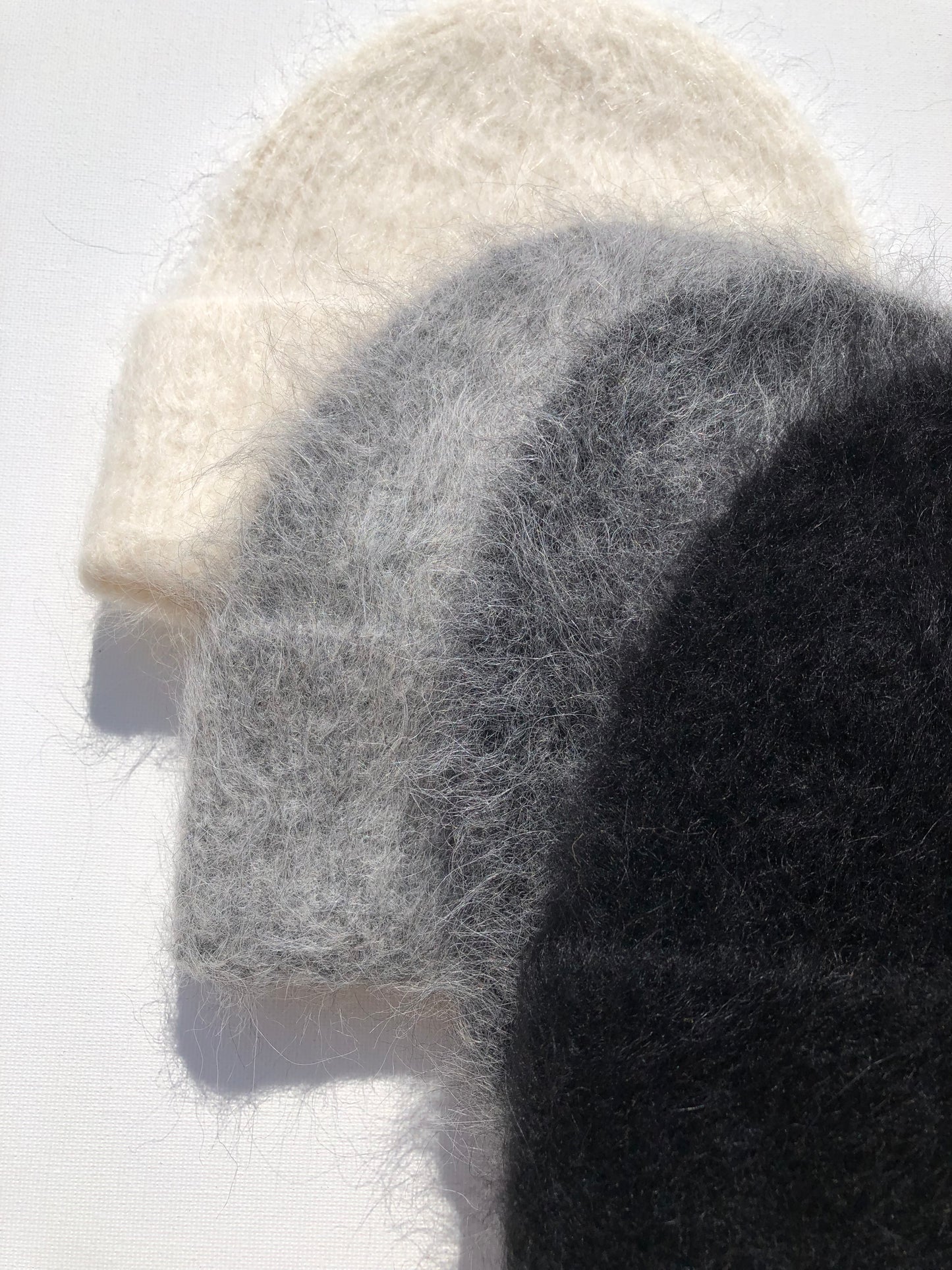 ALPACA FLUFFY BEANIE - mid of December