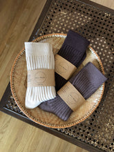 Load image into Gallery viewer, RIBBED COTTON HIGH SOCKS - neutral