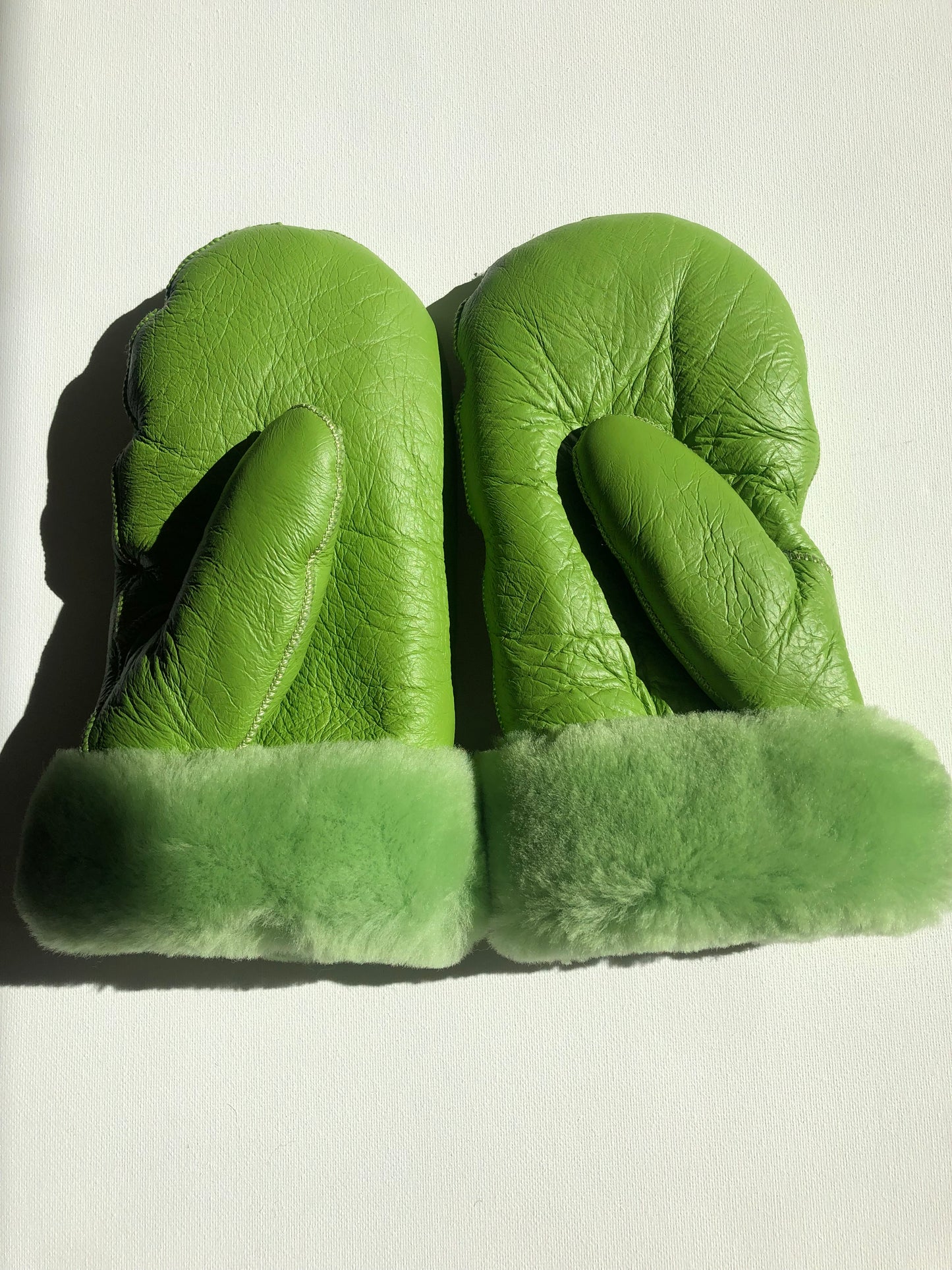 PUFFY SHEARLING MITTENS