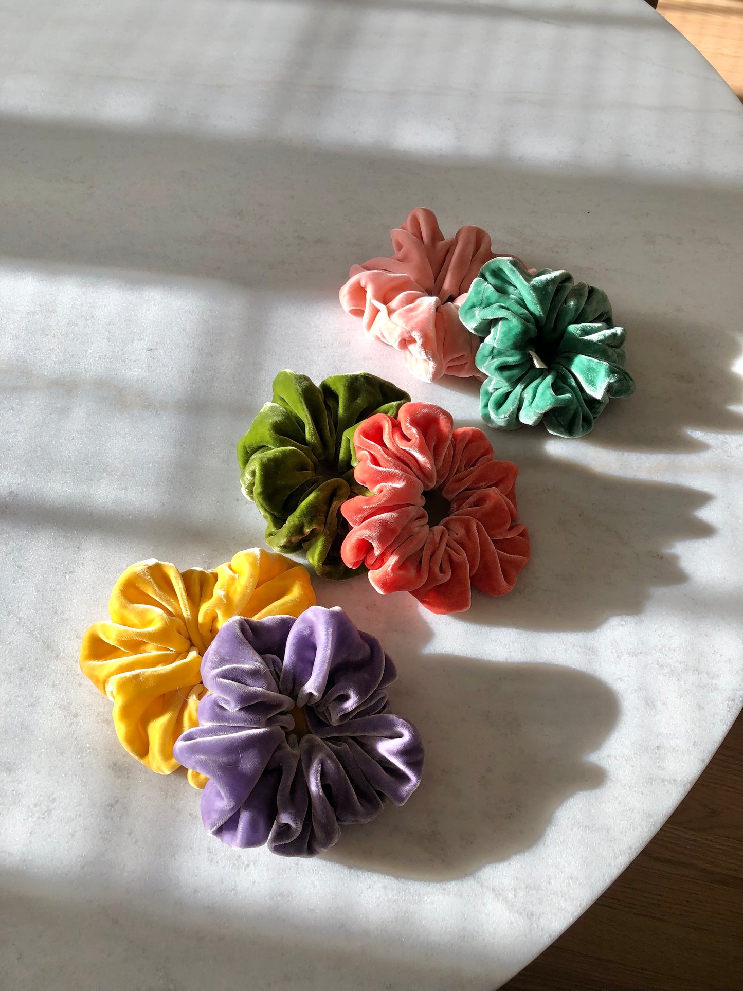 VELVET SCRUNCHIES - garden mixed