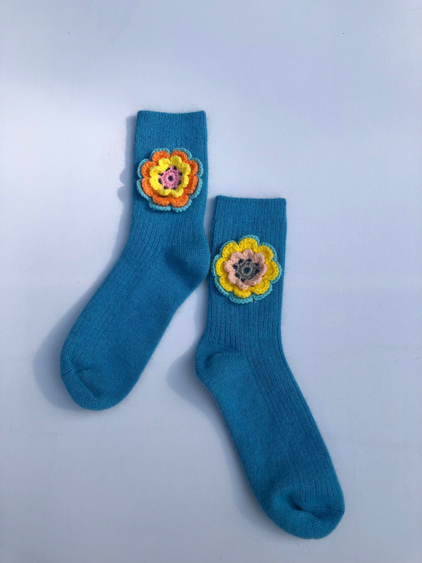 CROCHET FLOWER WOOL SOCKS
