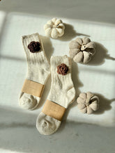 Load image into Gallery viewer, CROCHET COOKIE FLOWERS SOCKS