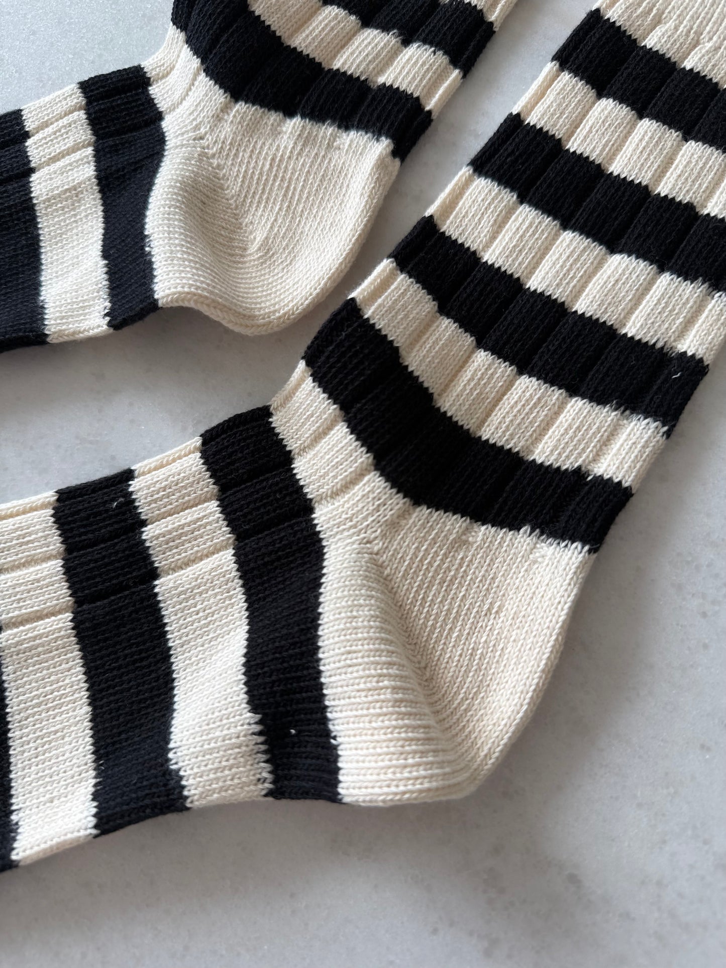 COLOR STRIPE HIGH SOCKS