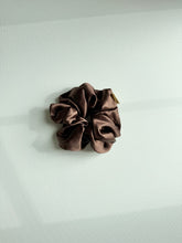 Load image into Gallery viewer, PURE SILK SCRUNCHIES