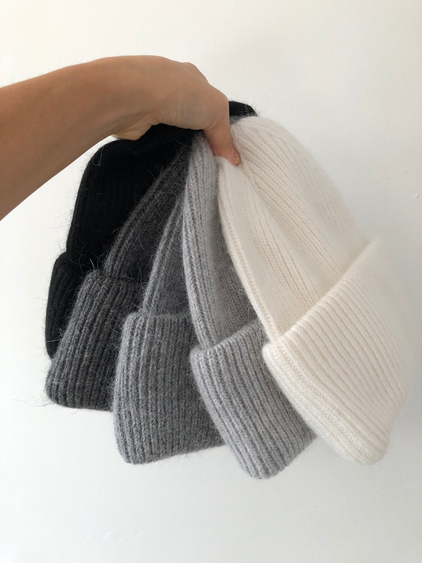 ROYAL ANGORA BEANIE - neutral