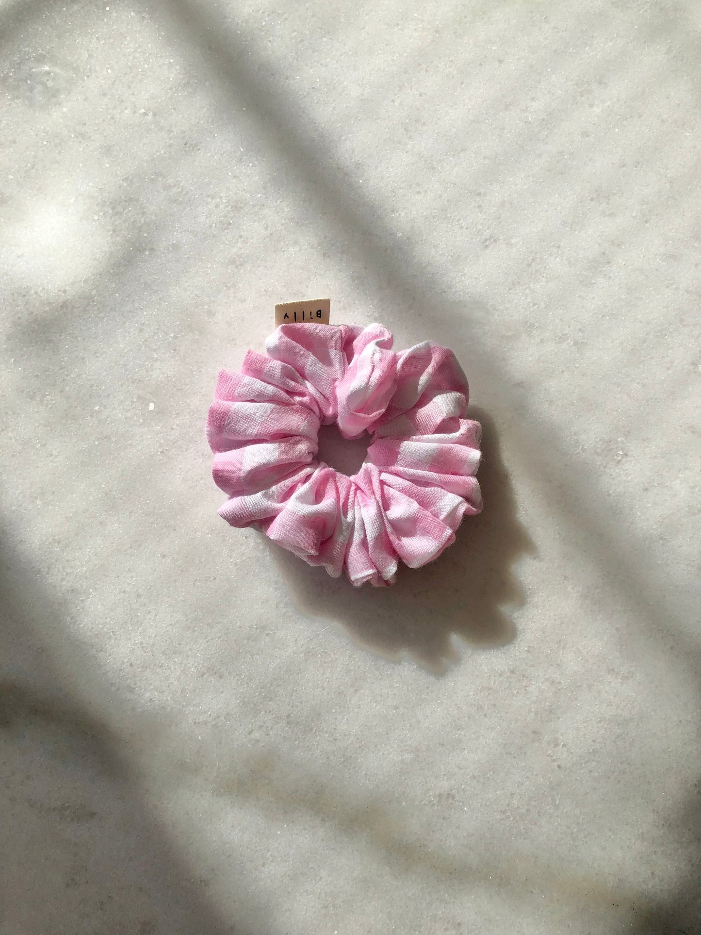 GINGHAM SEERSUCKER SCRUNCHIES - snow pastel