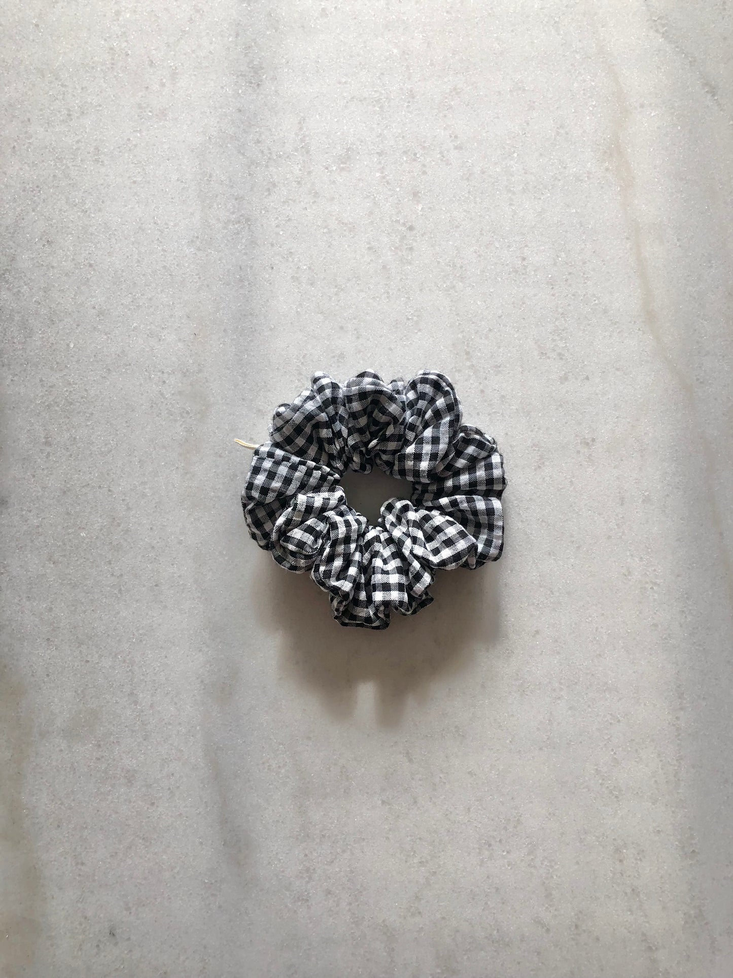 MINI GINGHAM SEERSUCKER SCRUNCHIES - neutral