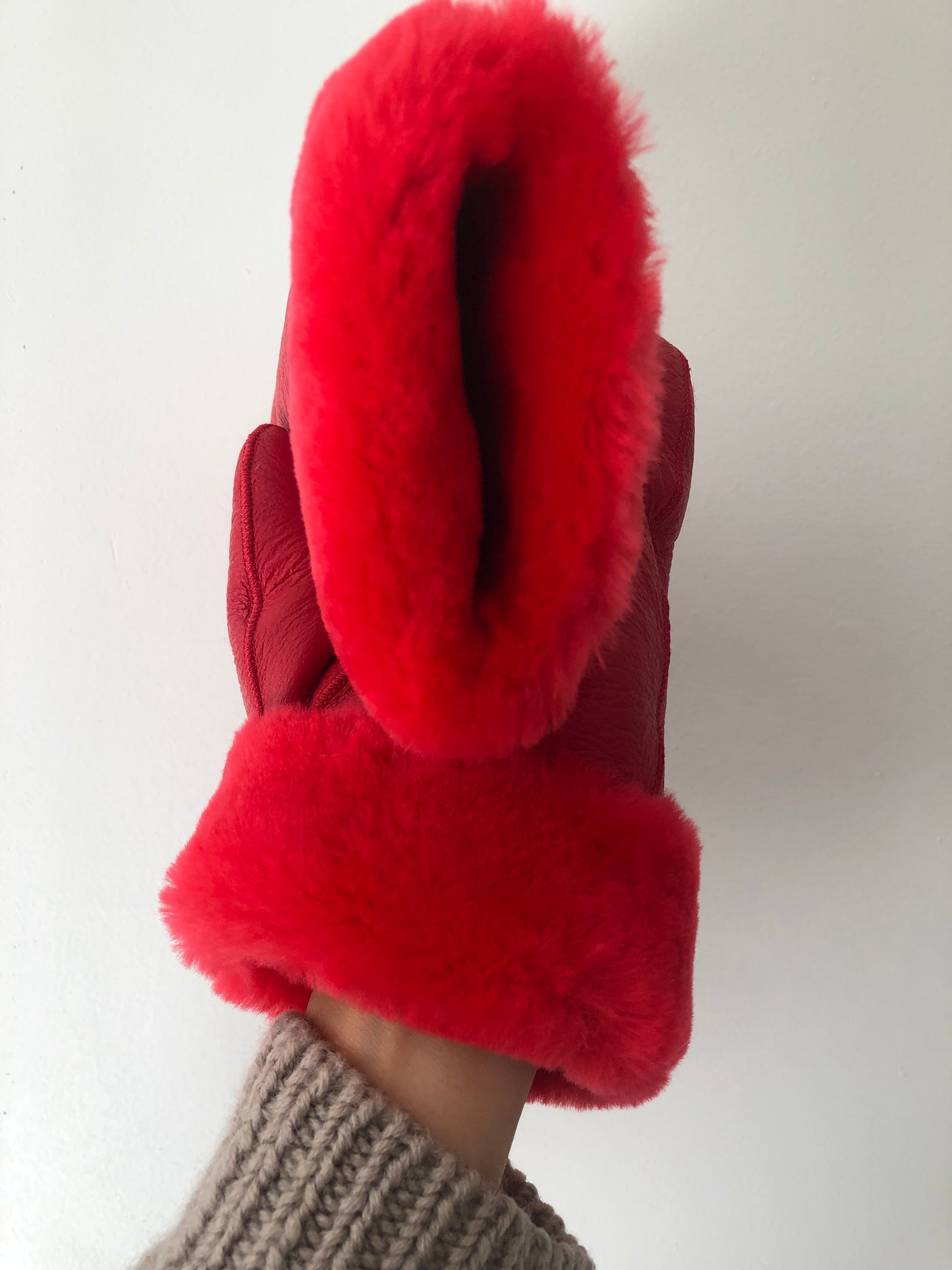 PUFFY SHEARLING MITTENS