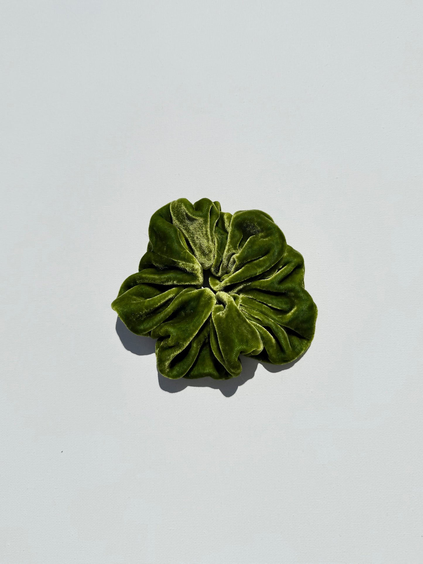 SILK VELVET SCRUNCHIES - crystal bright