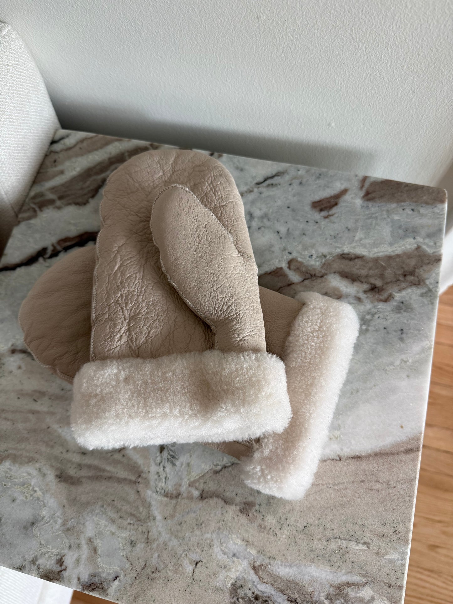 PUFFY SHEARLING MITTENS