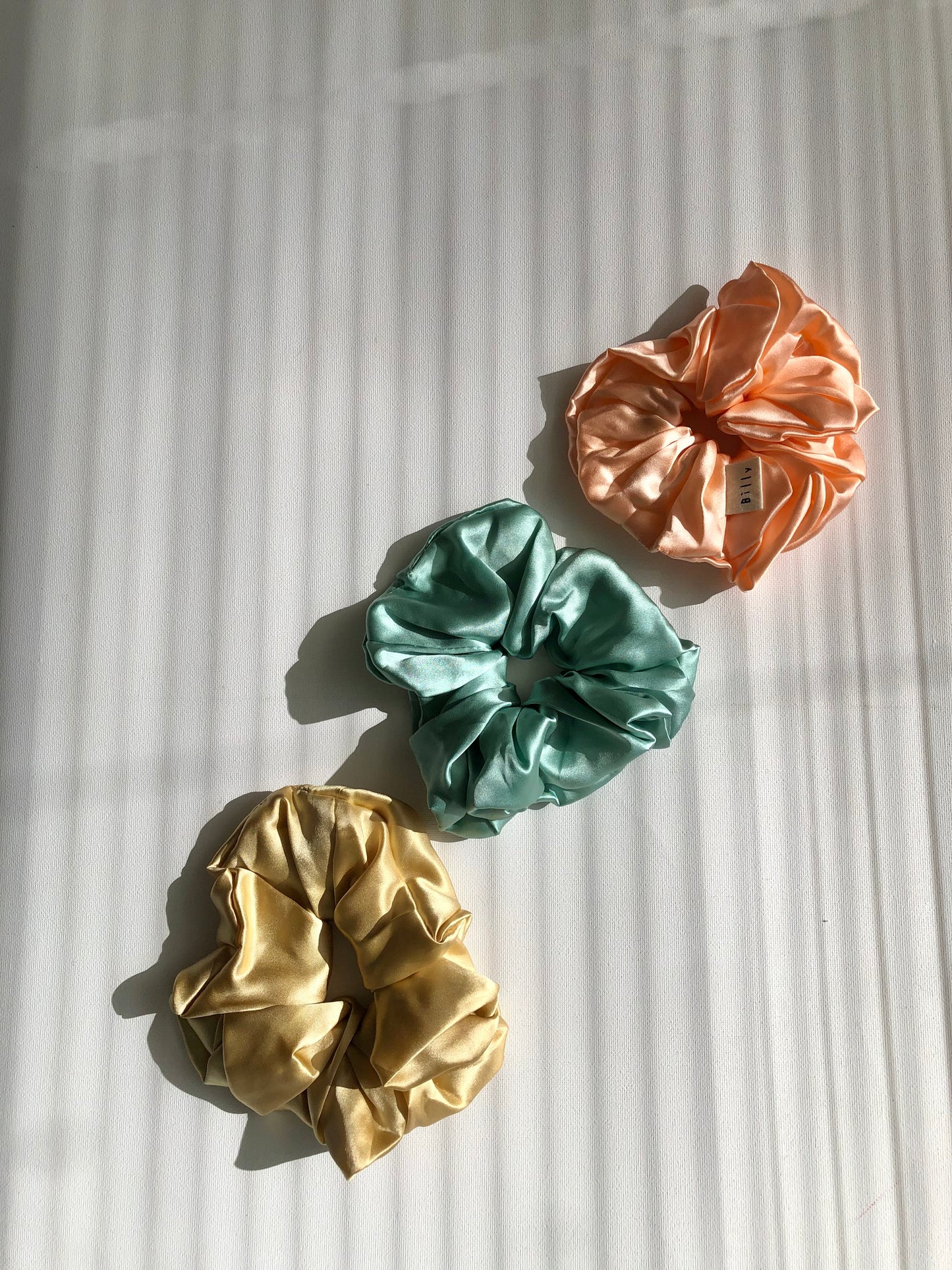 PURE SILK SCRUNCHIES - snow pastel
