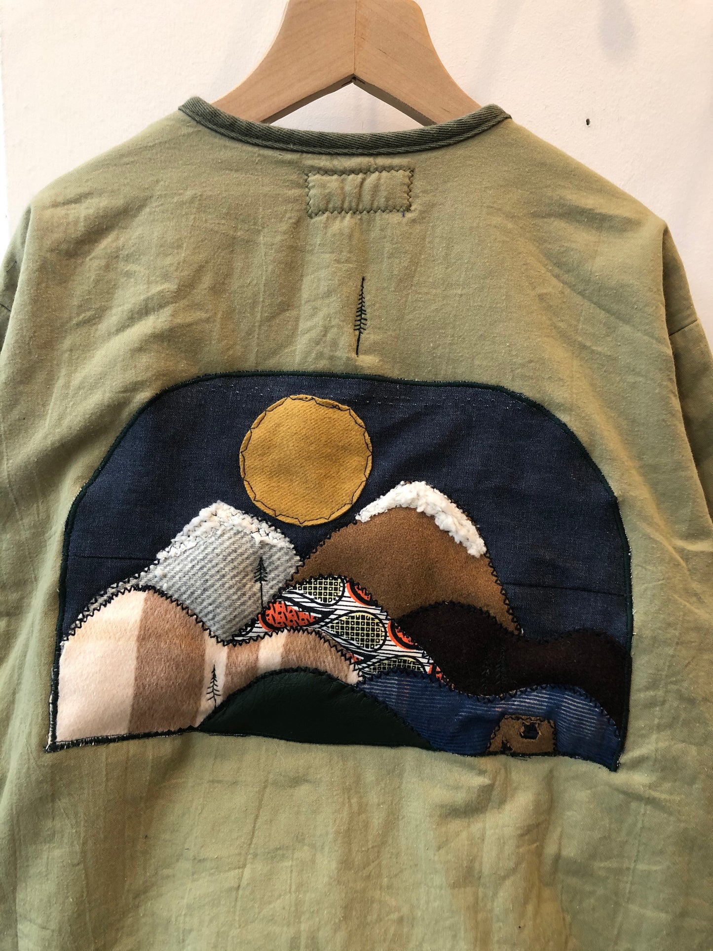 MOUNTAINS EMBELLISHMENT