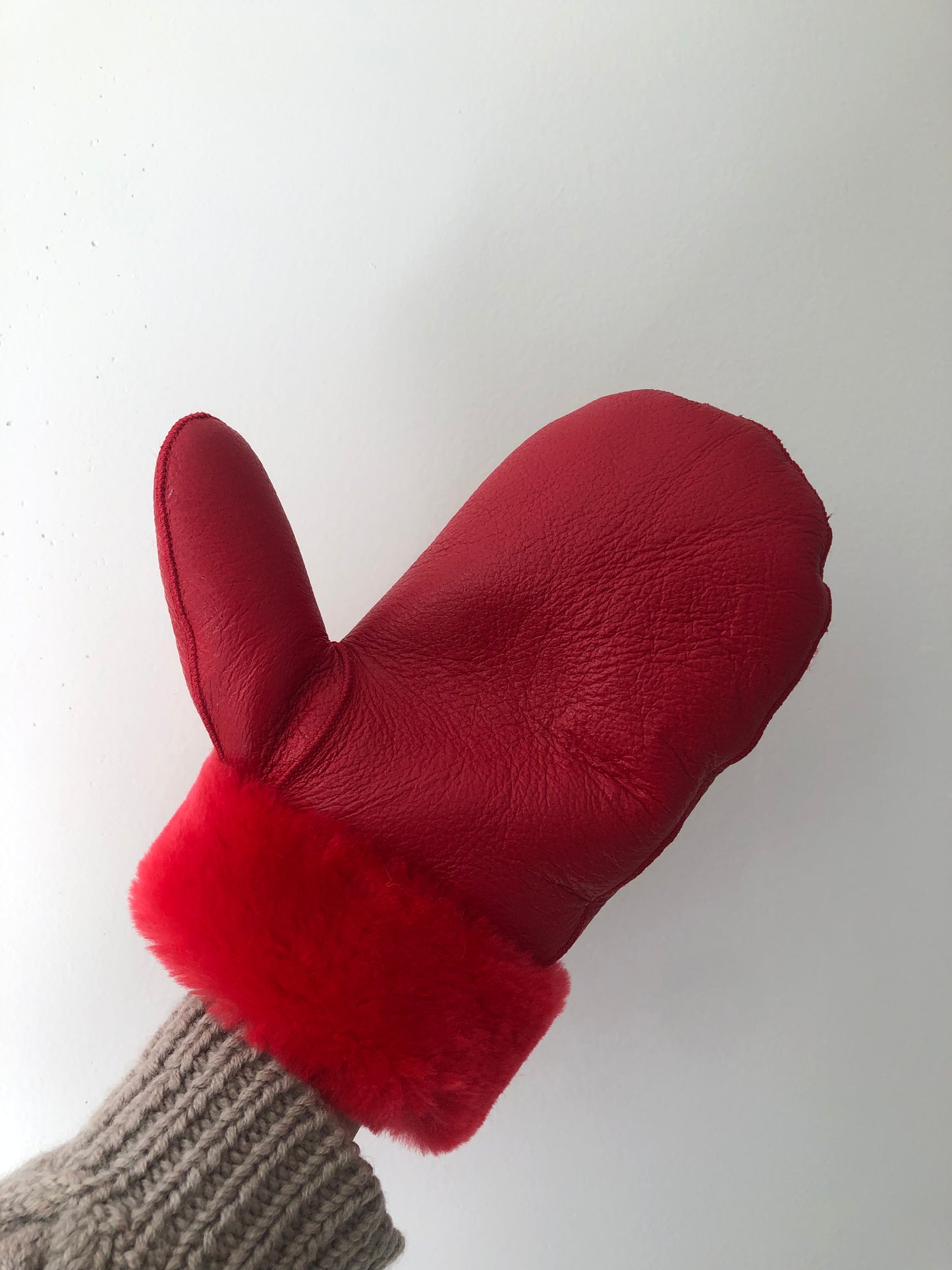 PUFFY SHEARLING MITTENS