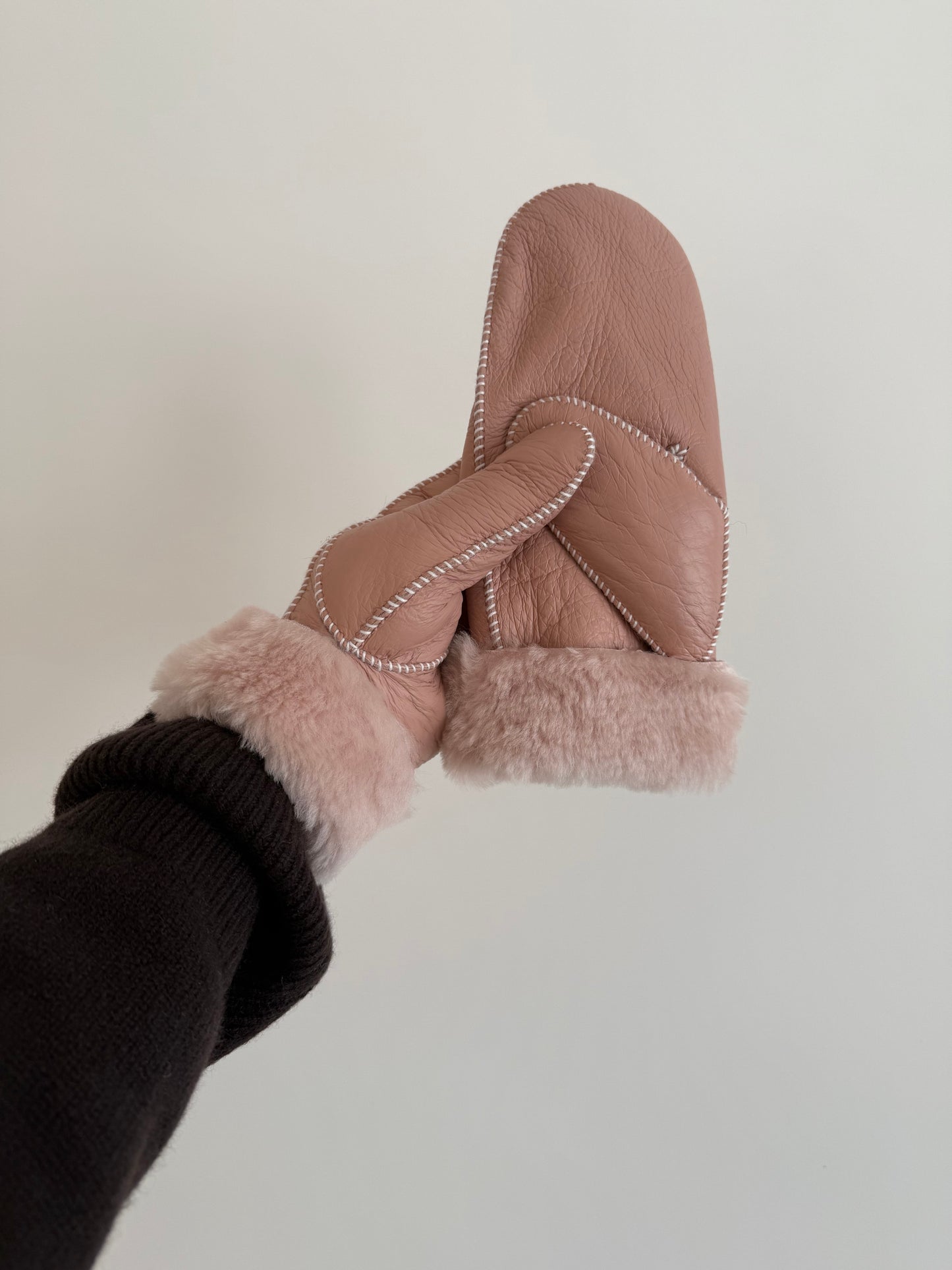 SHEARLING MITTENS - snow pastel