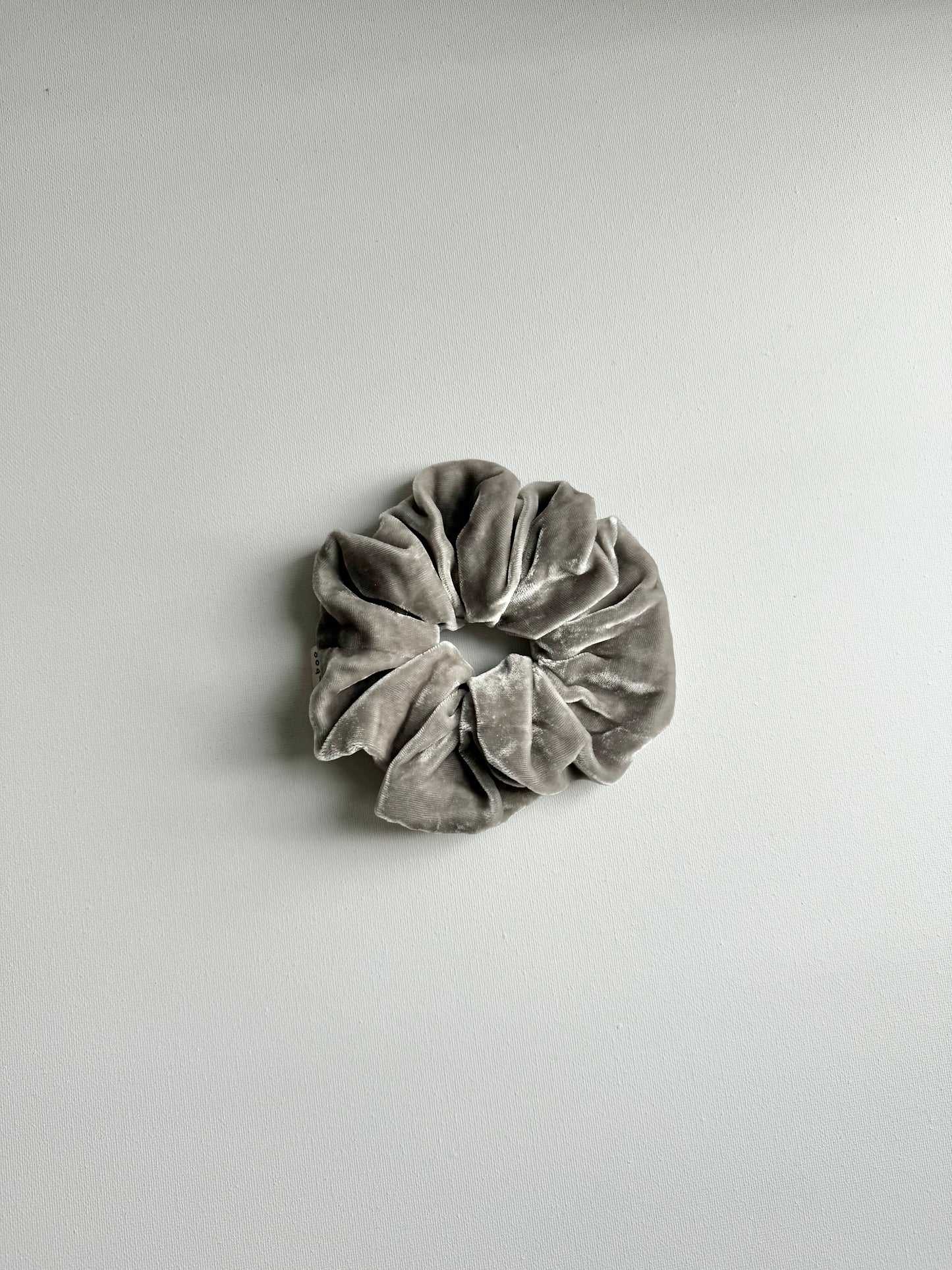 VELVET SCRUNCHIES - neutral
