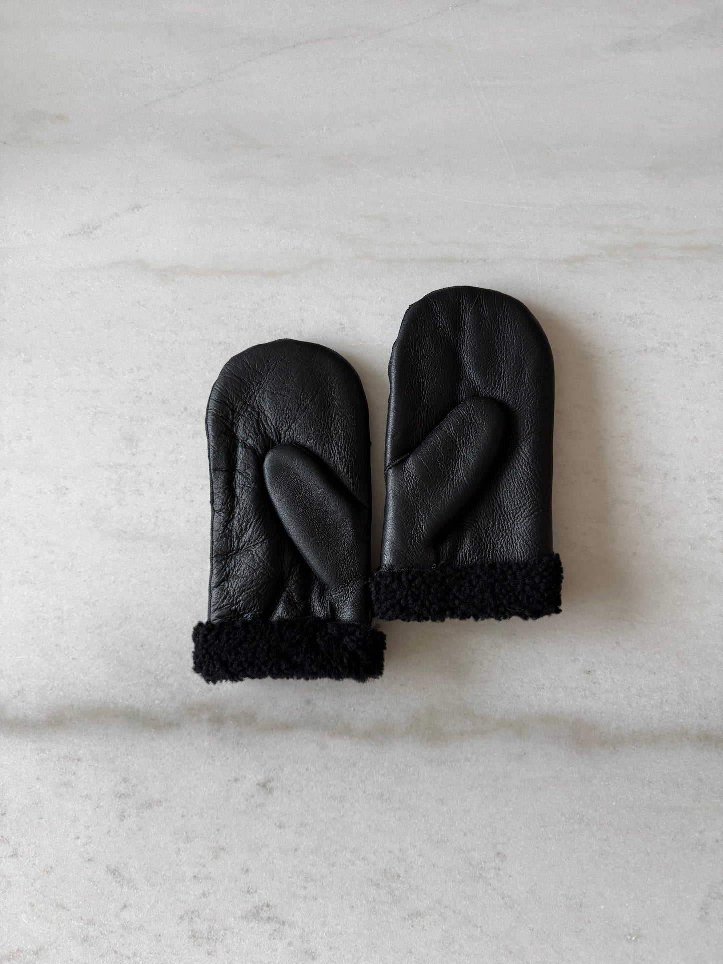 PUFFY SHEARLING MITTENS