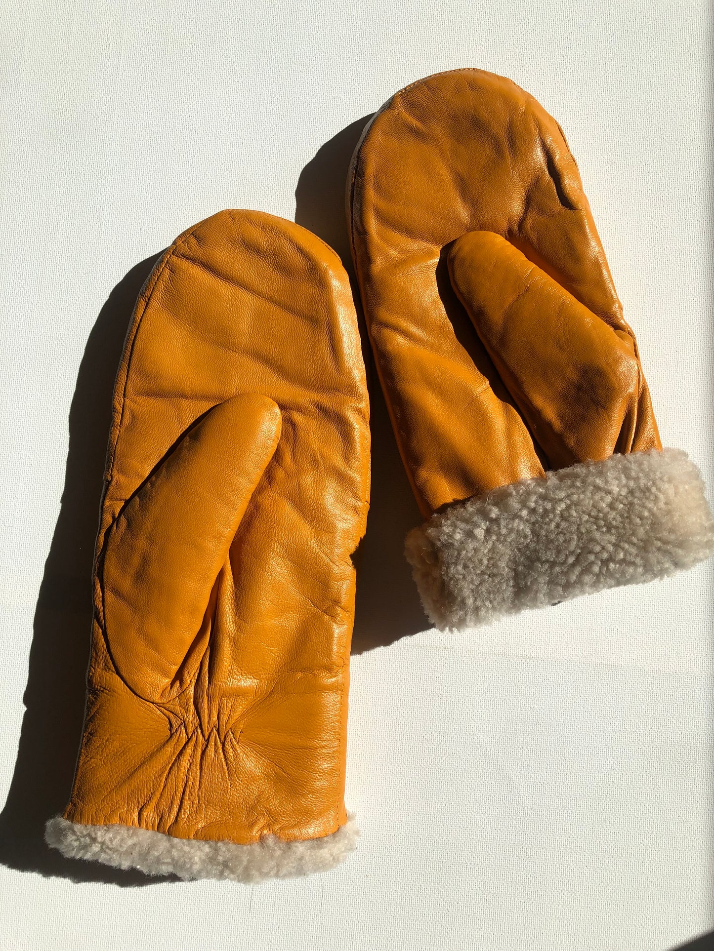 LEATHER SHEARLING MITTENS