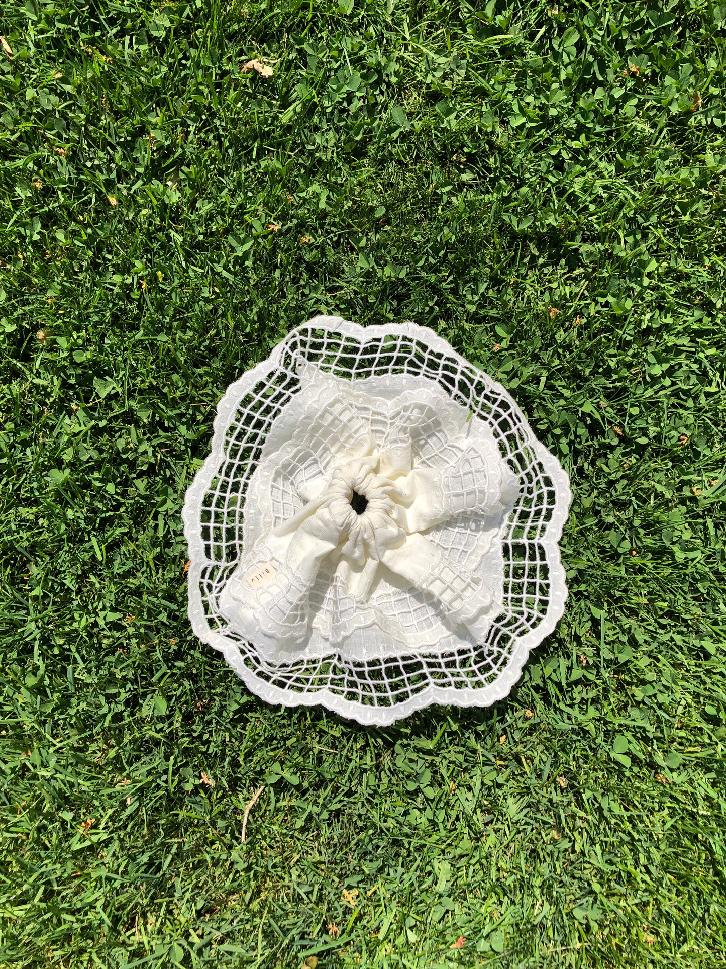 BRIDE LACE SCRUNCHIES