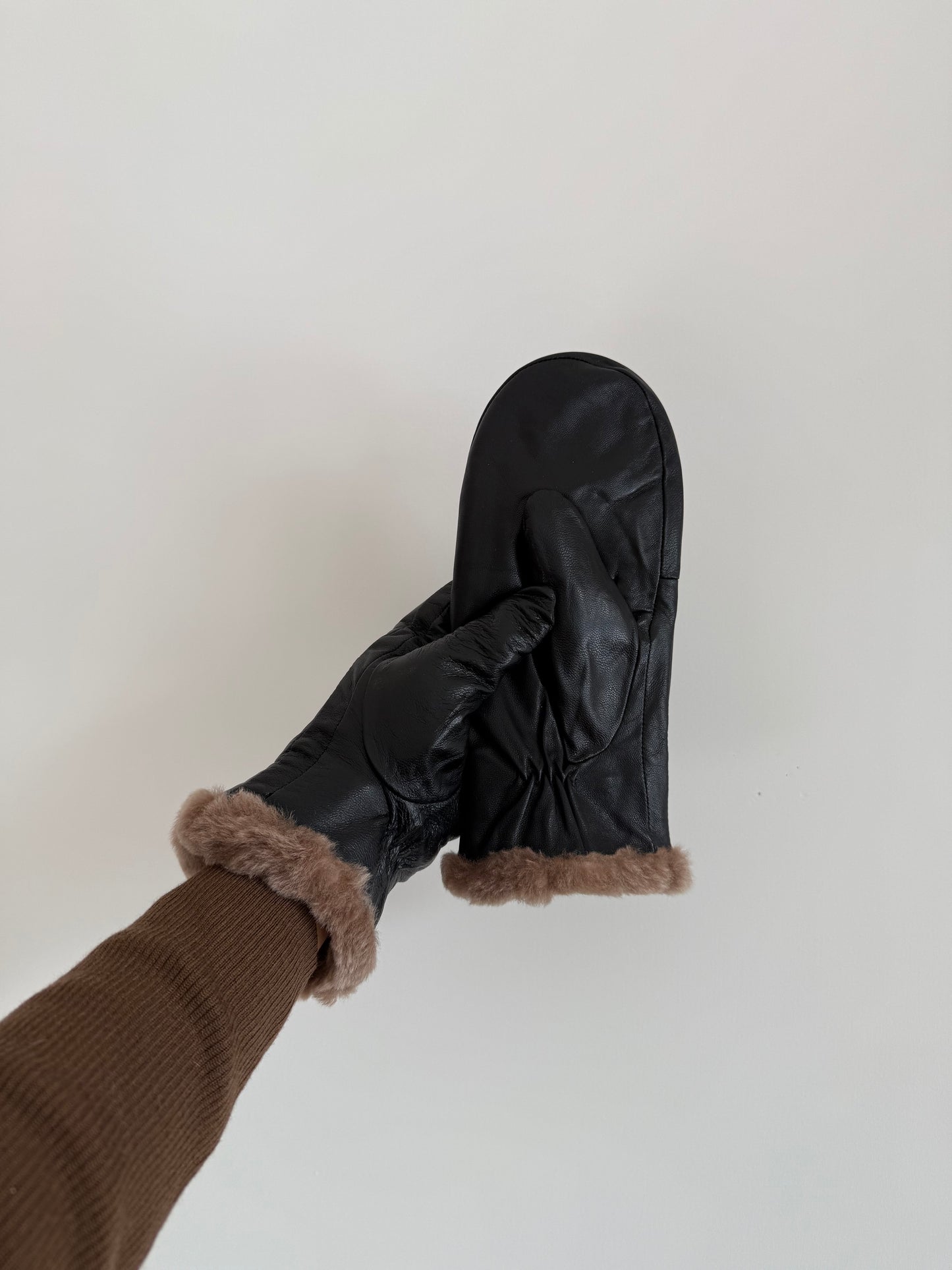 LEATHER SHEARLING MITTENS