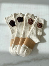 Load image into Gallery viewer, CROCHET COOKIE FLOWERS SOCKS