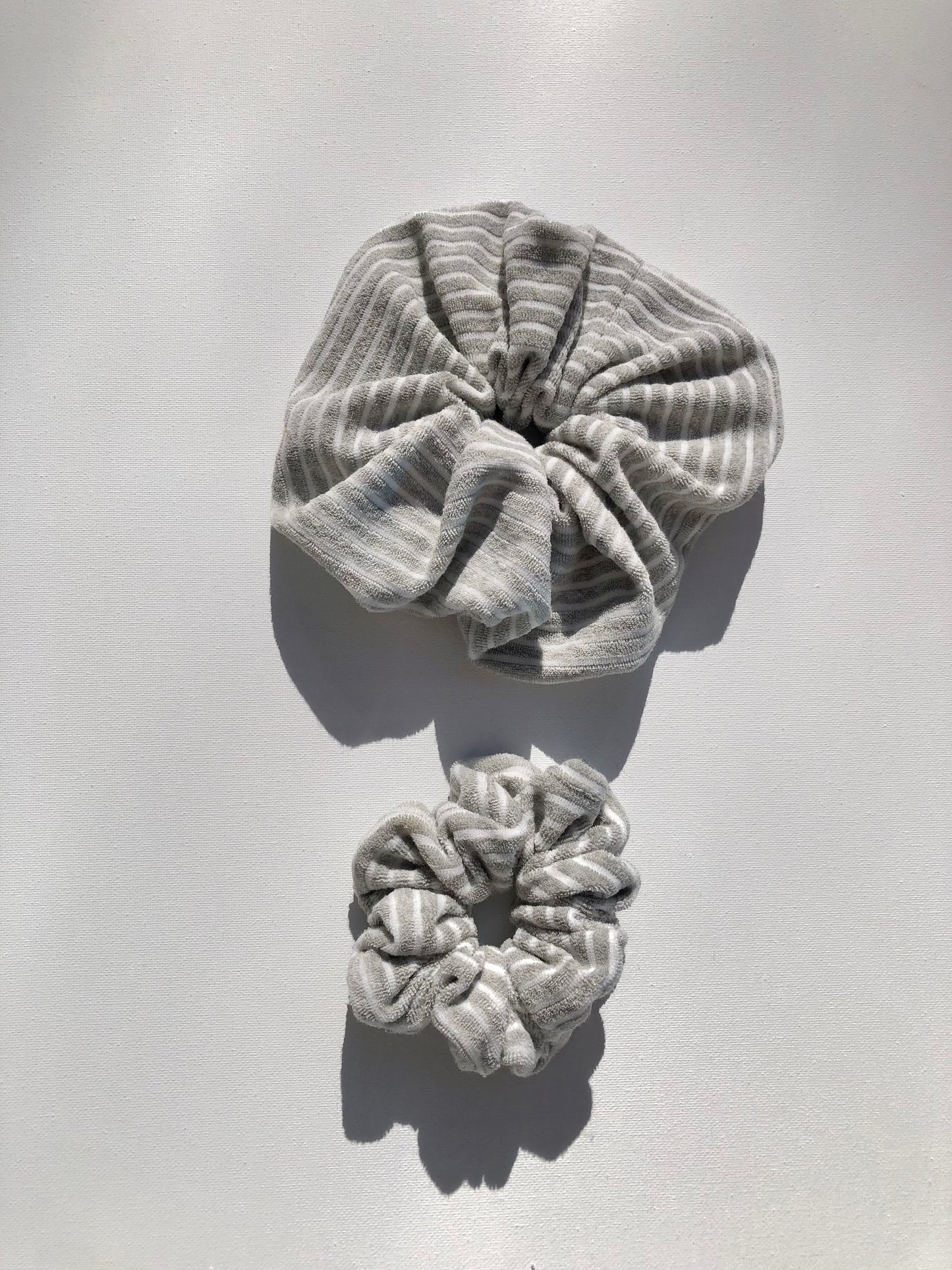 NOVA SCOTIA TOWELLING STRIPE SCRUNCHIES - neutral