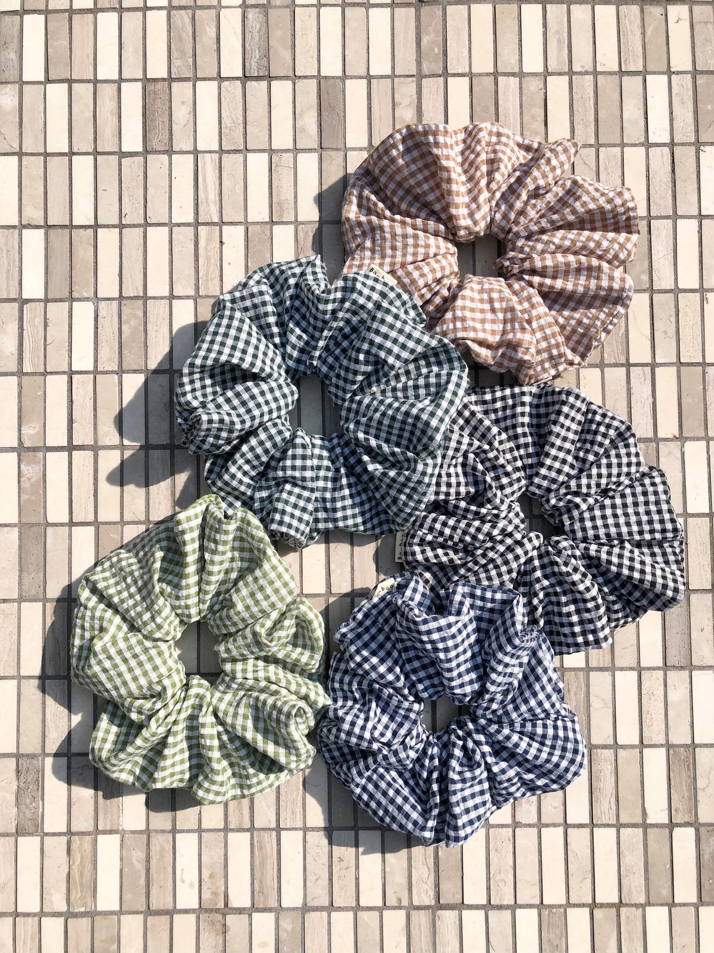 MINI GINGHAM SEERSUCKER SCRUNCHIES - neutral