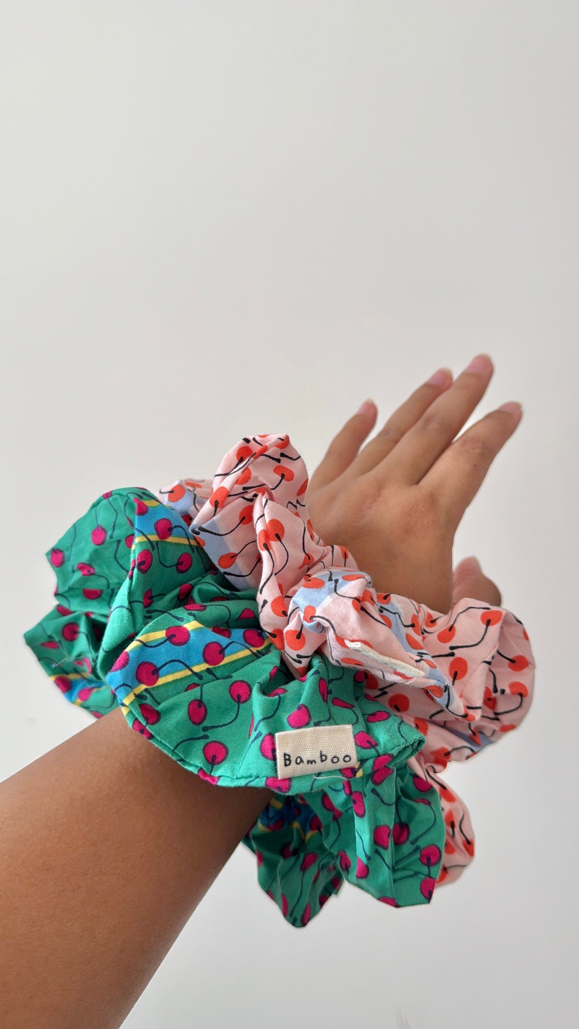 CHELSEA FLORAL SCRUNCHIES