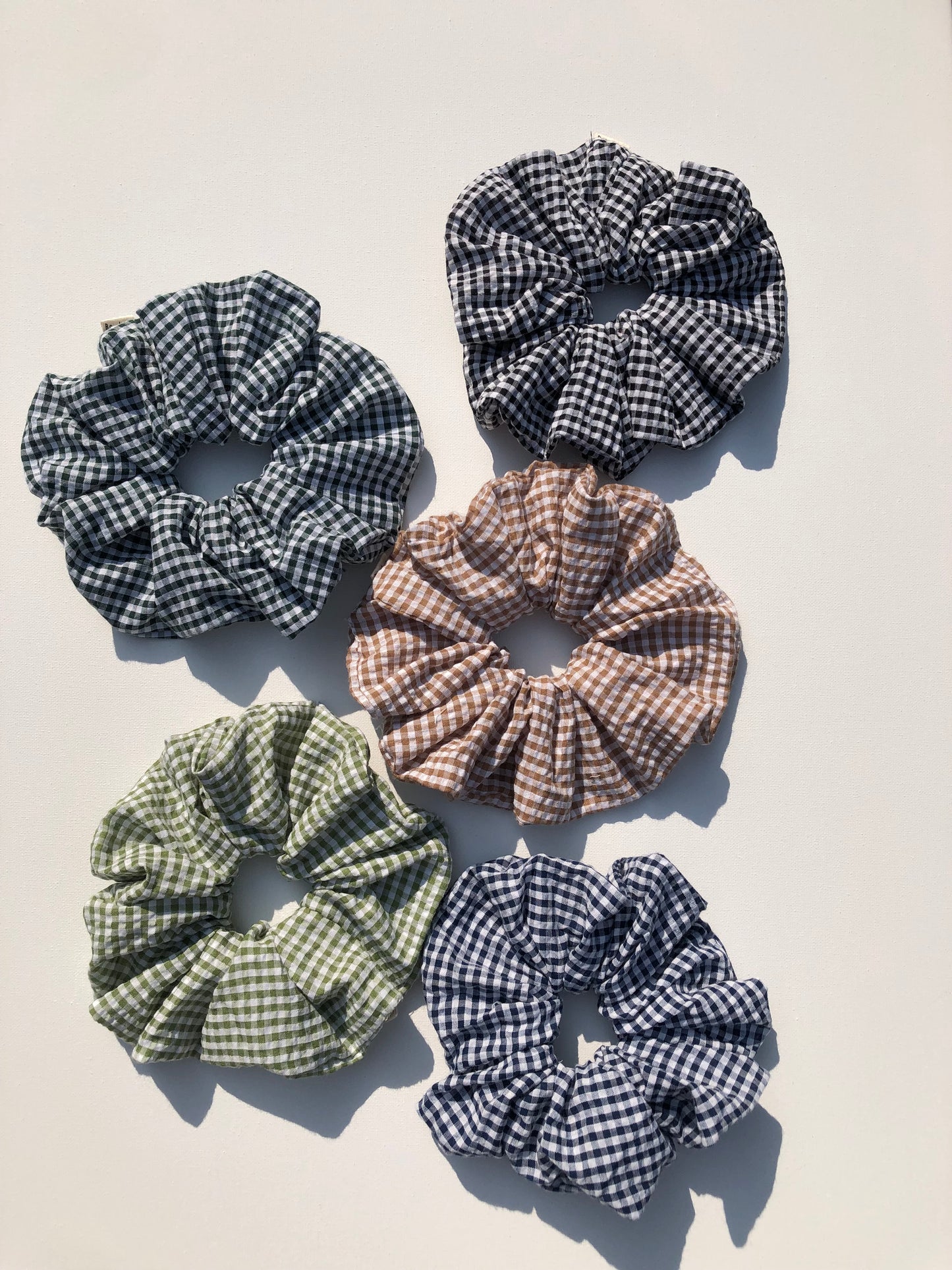 MINI GINGHAM SEERSUCKER SCRUNCHIES - neutral