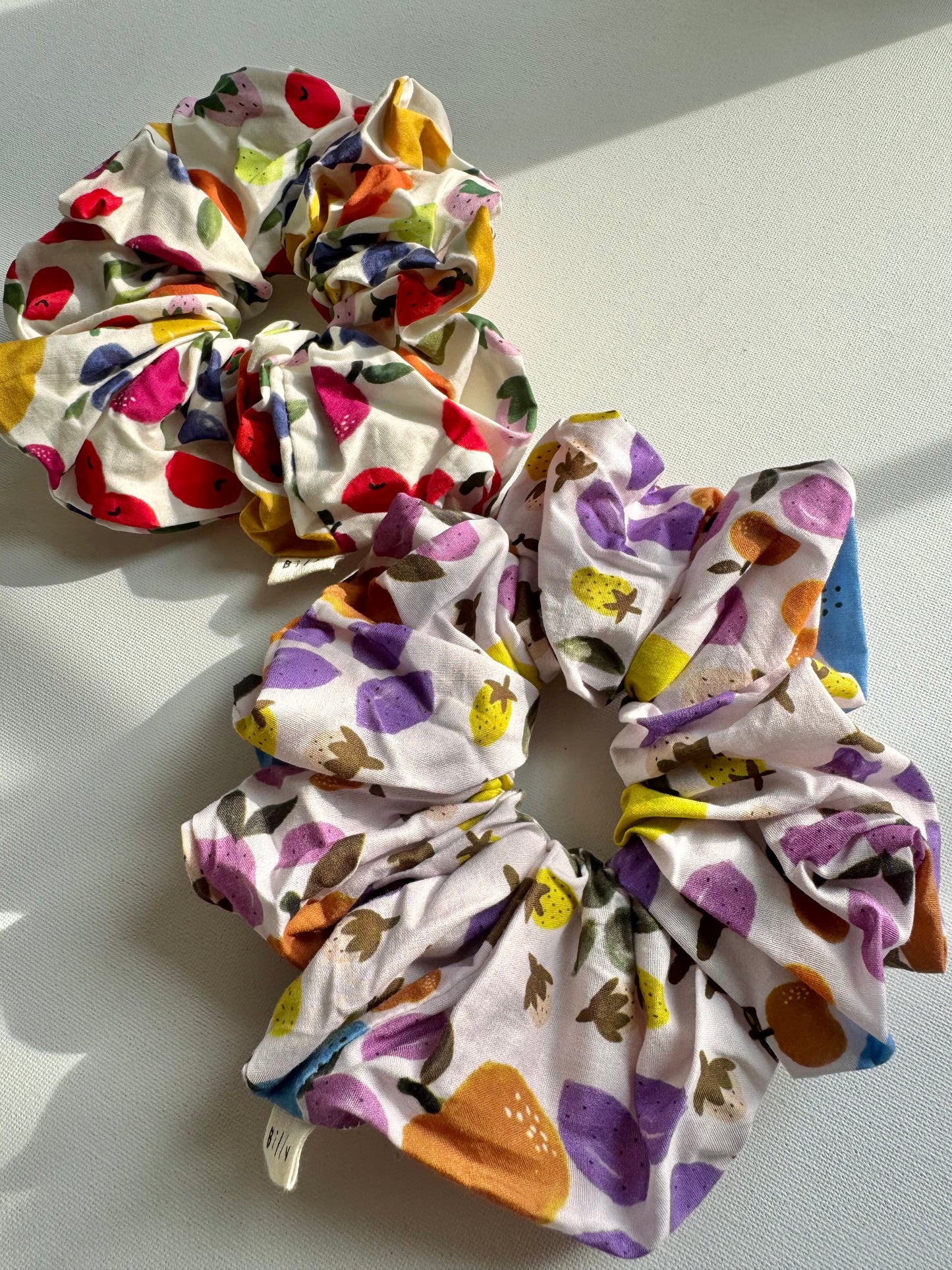 CHELSEA FLORAL SCRUNCHIES