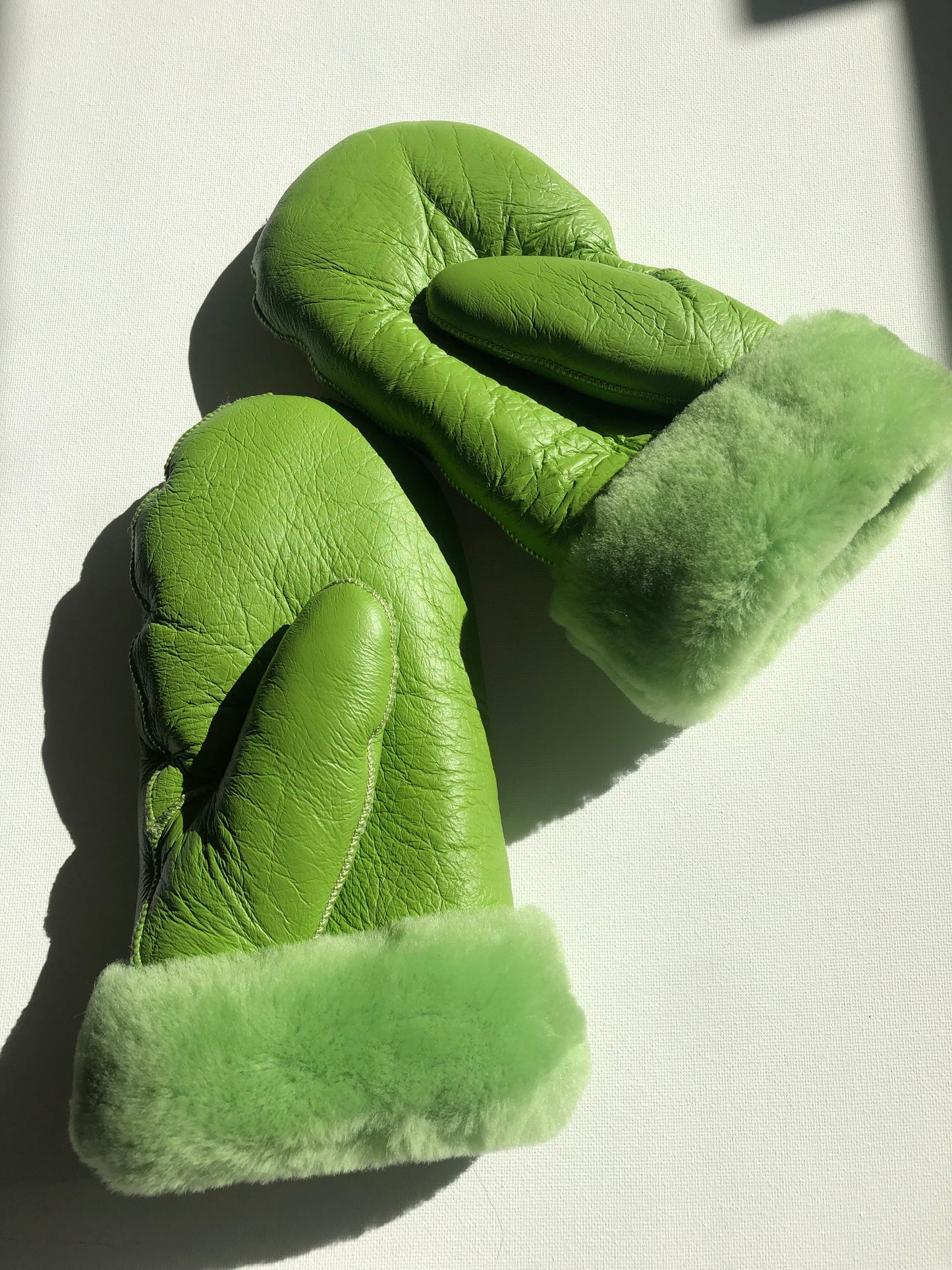 PUFFY SHEARLING MITTENS