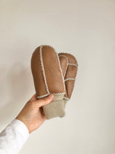 Load image into Gallery viewer, KIDS SHEARLING MITTENS