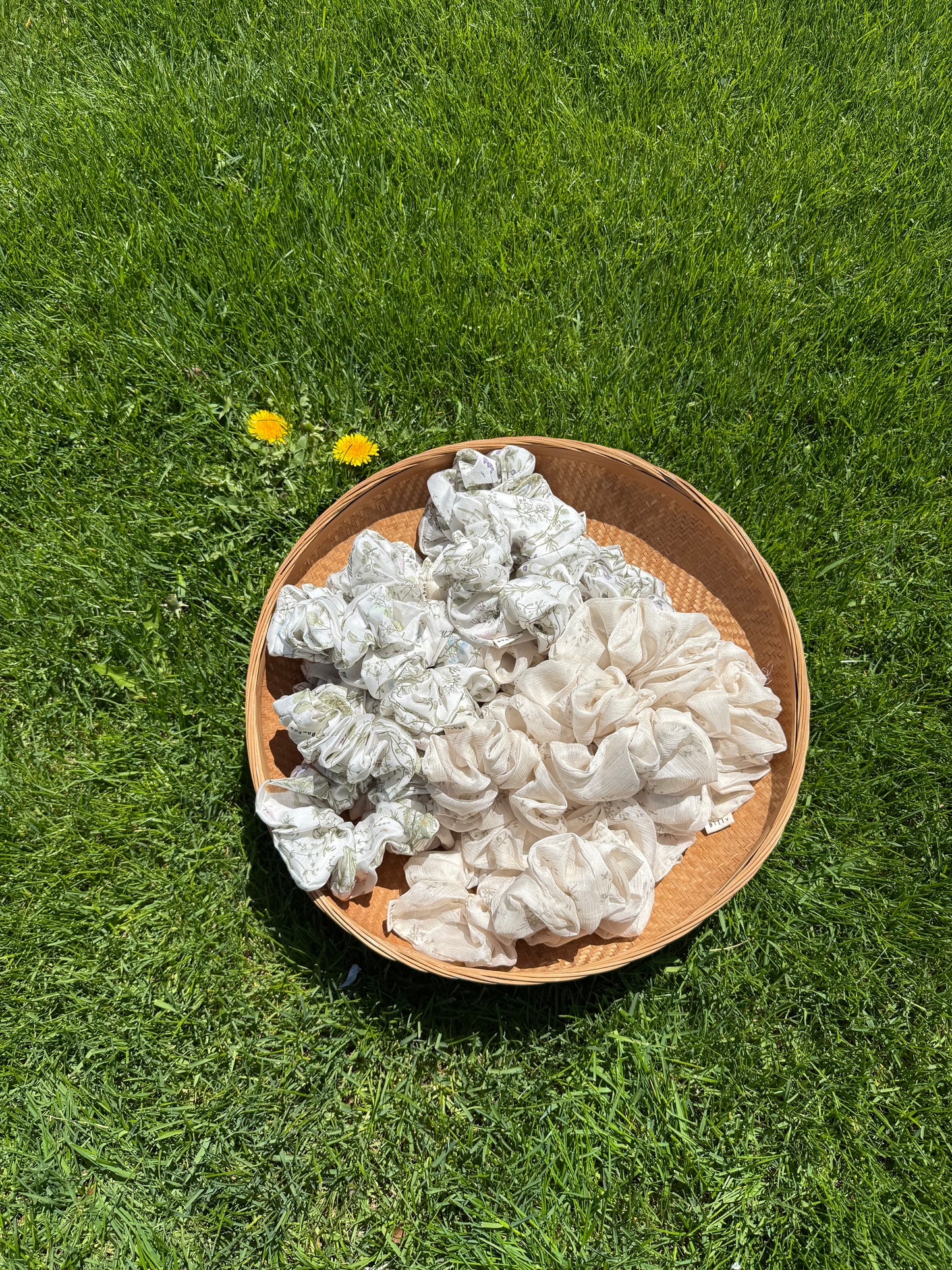 ORGANZA FLORAL SCRUNCHIE