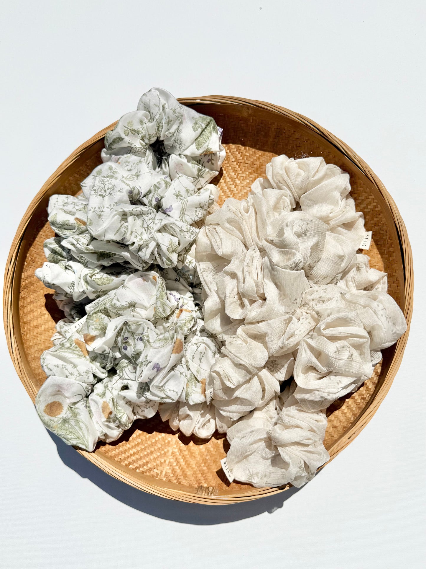 ORGANZA FLORAL SCRUNCHIE