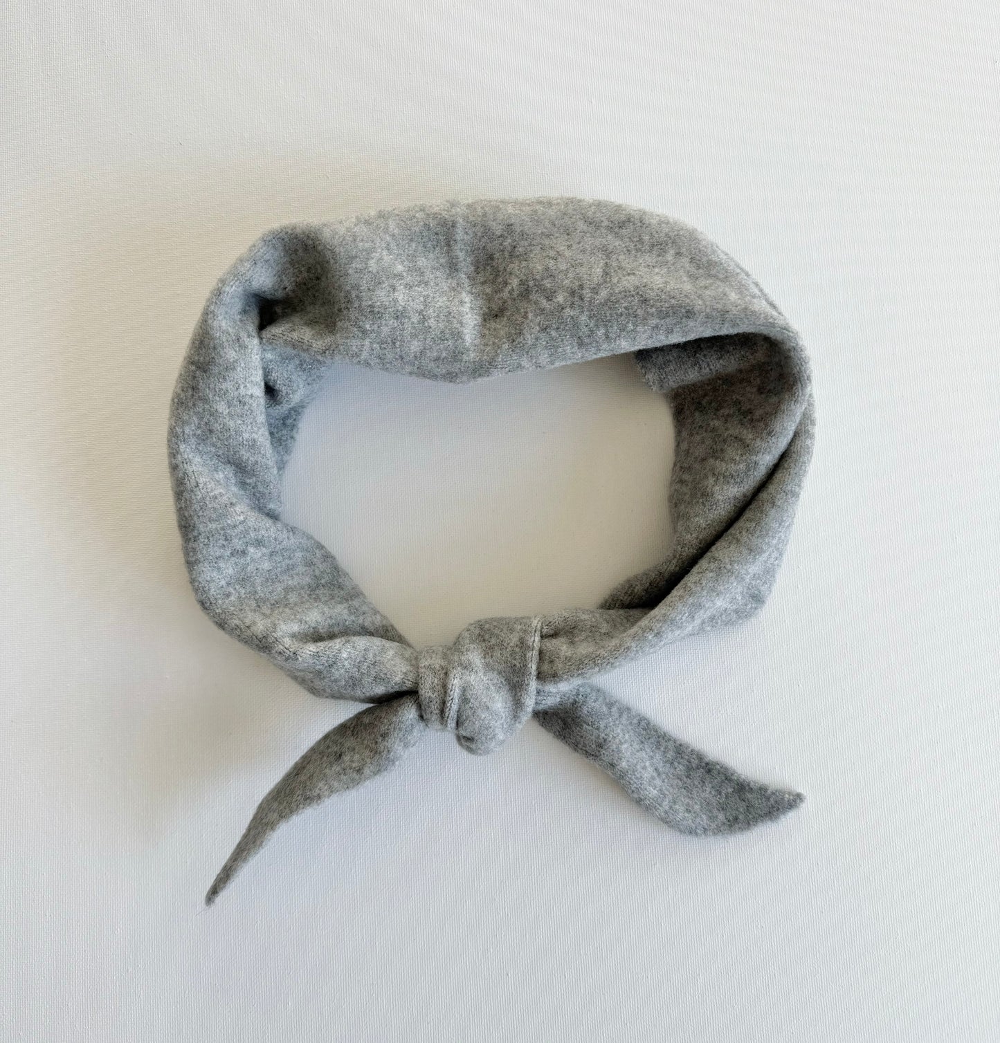 FUZZY WOOL CRAVAT SCARF - neutral