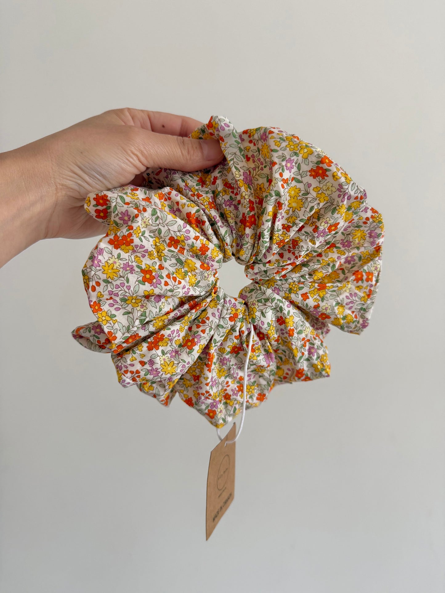 MEADOW BLOOM FLORAL SCRUNCHIE