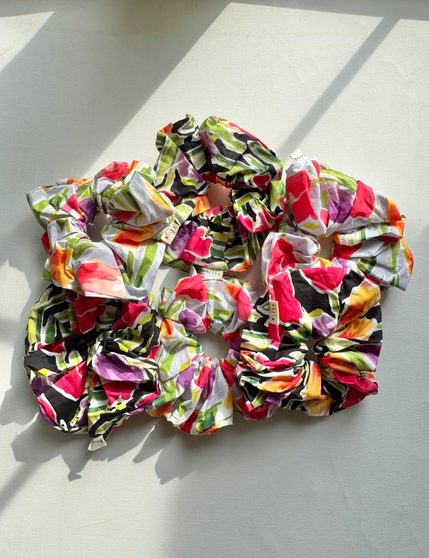 CHELSEA FLORAL SCRUNCHIES