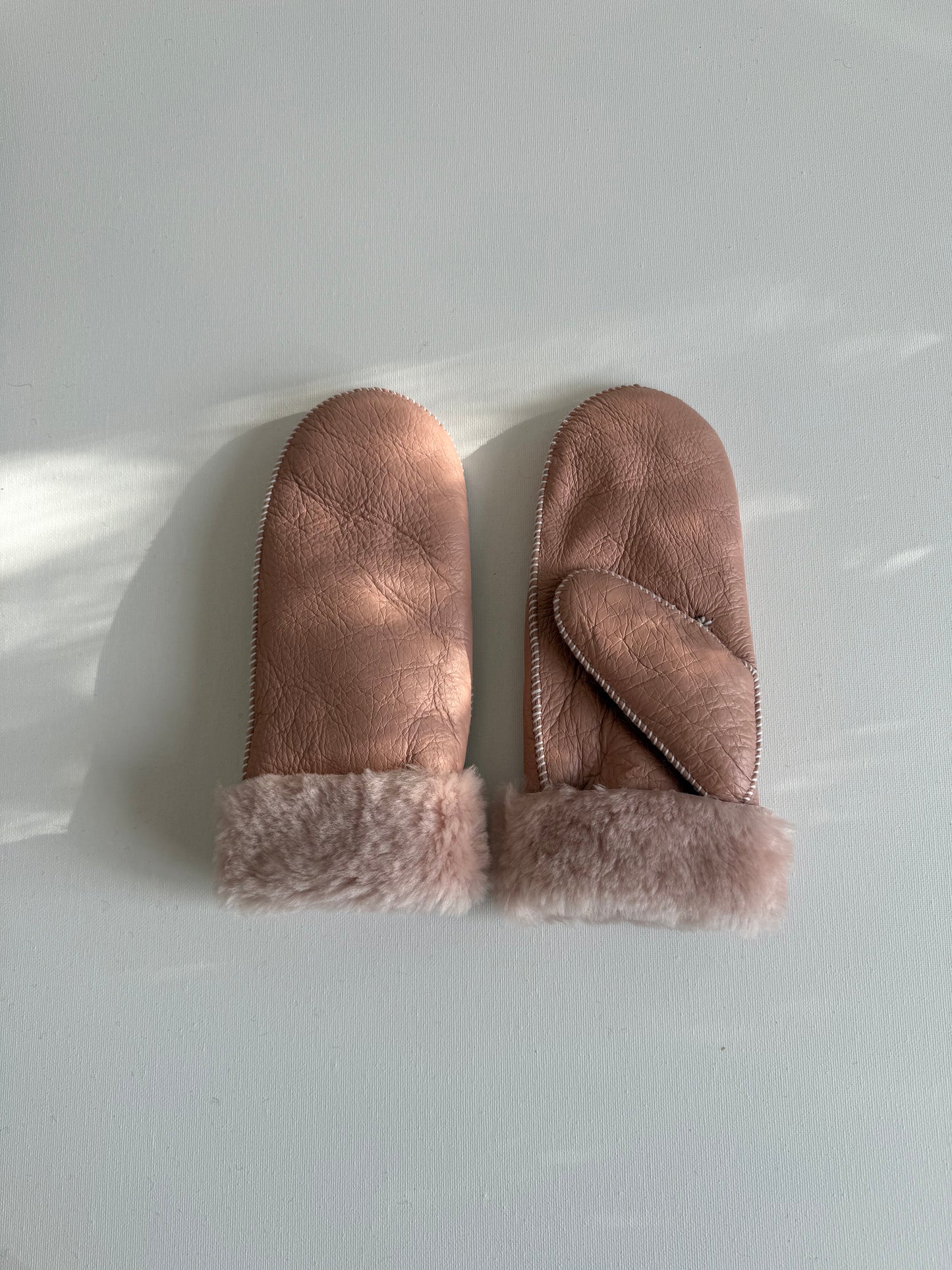 SHEARLING MITTENS - snow pastel