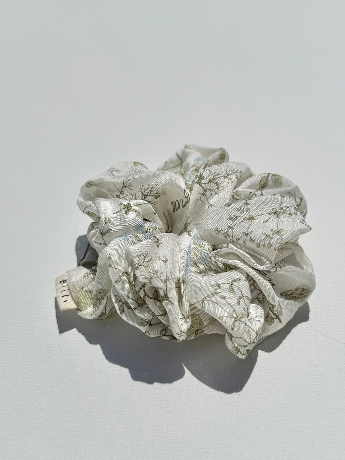 ORGANZA FLORAL SCRUNCHIE