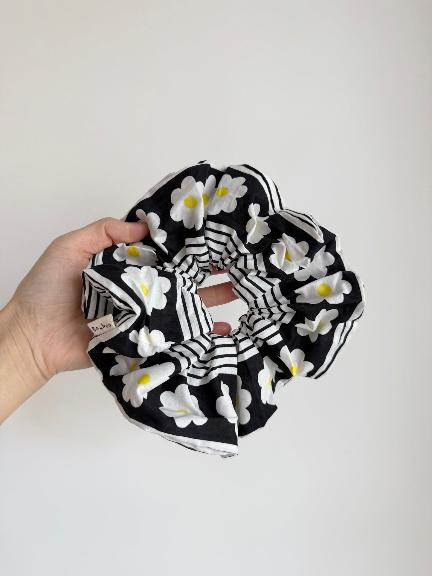 PARISIENNE SCRUNCHIES