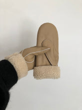 Load image into Gallery viewer, SHEARLING MITTENS