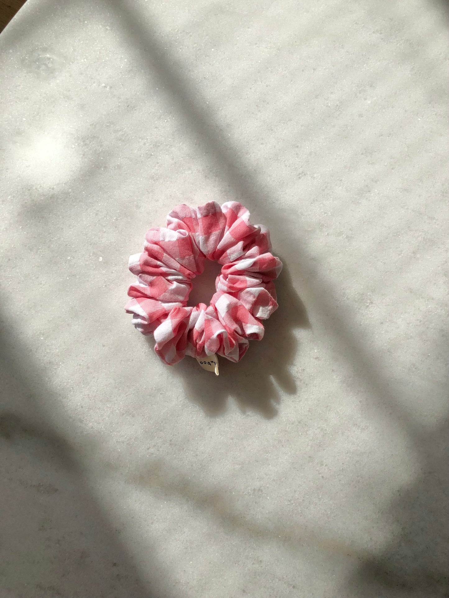 GINGHAM SEERSUCKER SCRUNCHIES - snow pastel