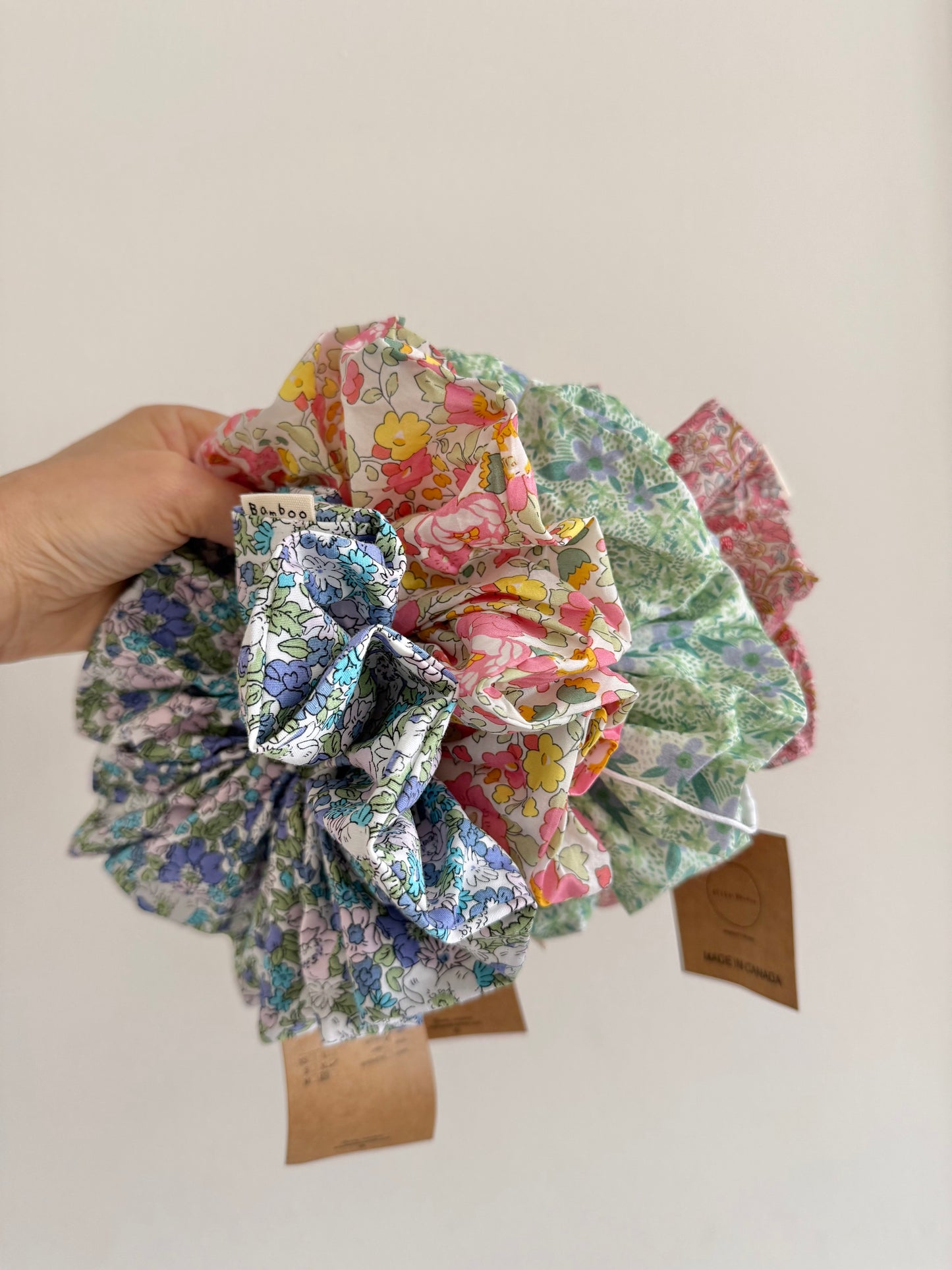MEADOW BLOOM FLORAL SCRUNCHIE
