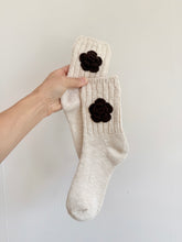 Load image into Gallery viewer, CROCHET COOKIE FLOWERS SOCKS