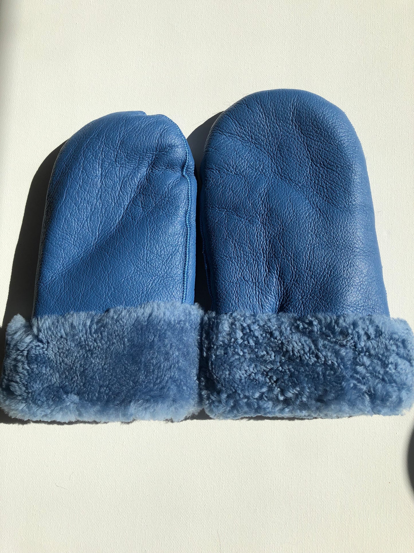 PUFFY SHEARLING MITTENS