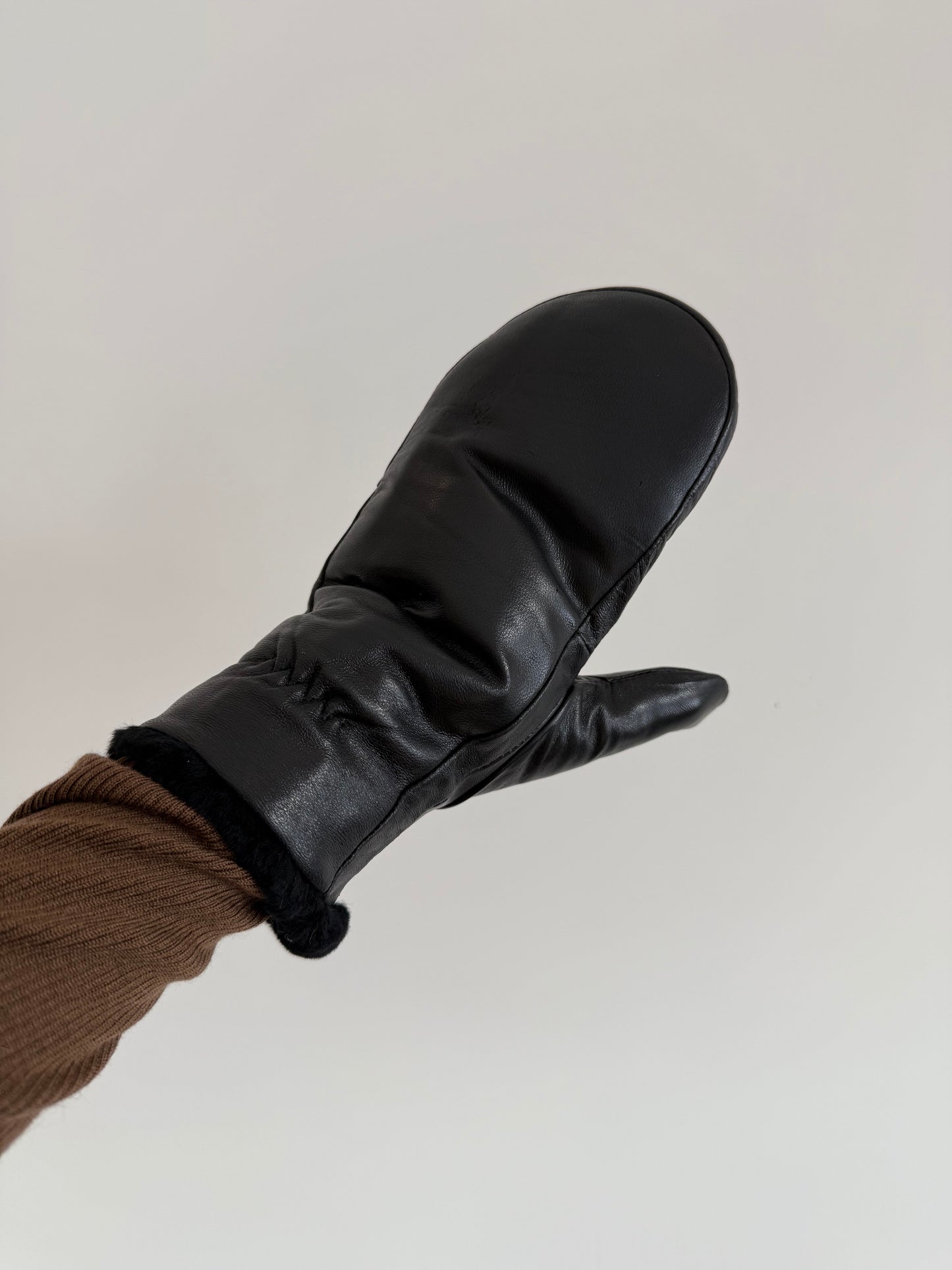 LEATHER SHEARLING MITTENS